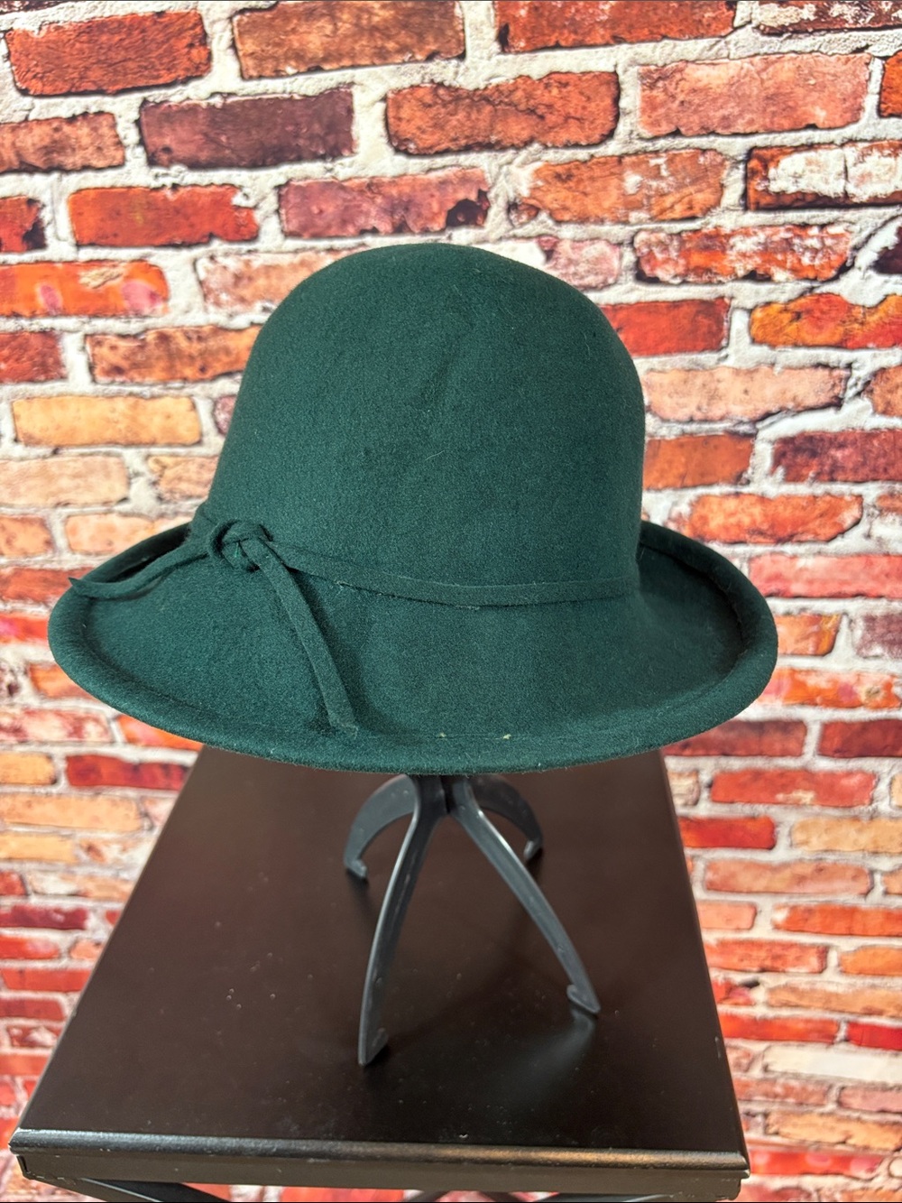 betmar Dark Green Felt Wool Cloche Hat with Knot Trim Medium